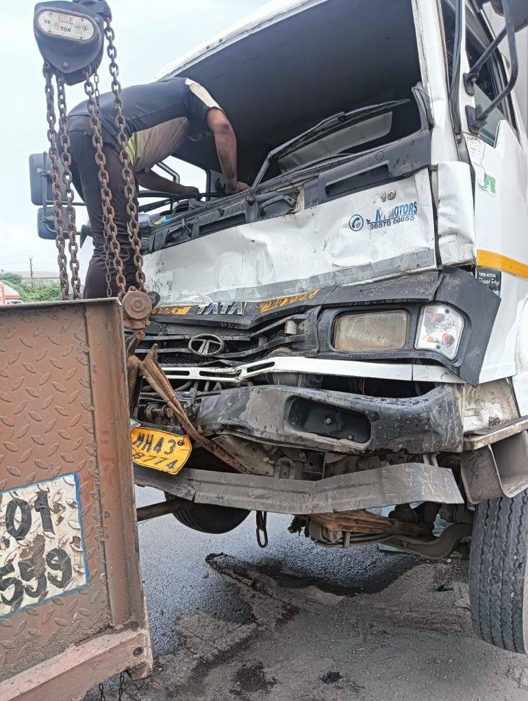 Close-up view of a damaged Tata commercial truck being prepared for heavy recovery and towing by a Siddhivinayak expert.